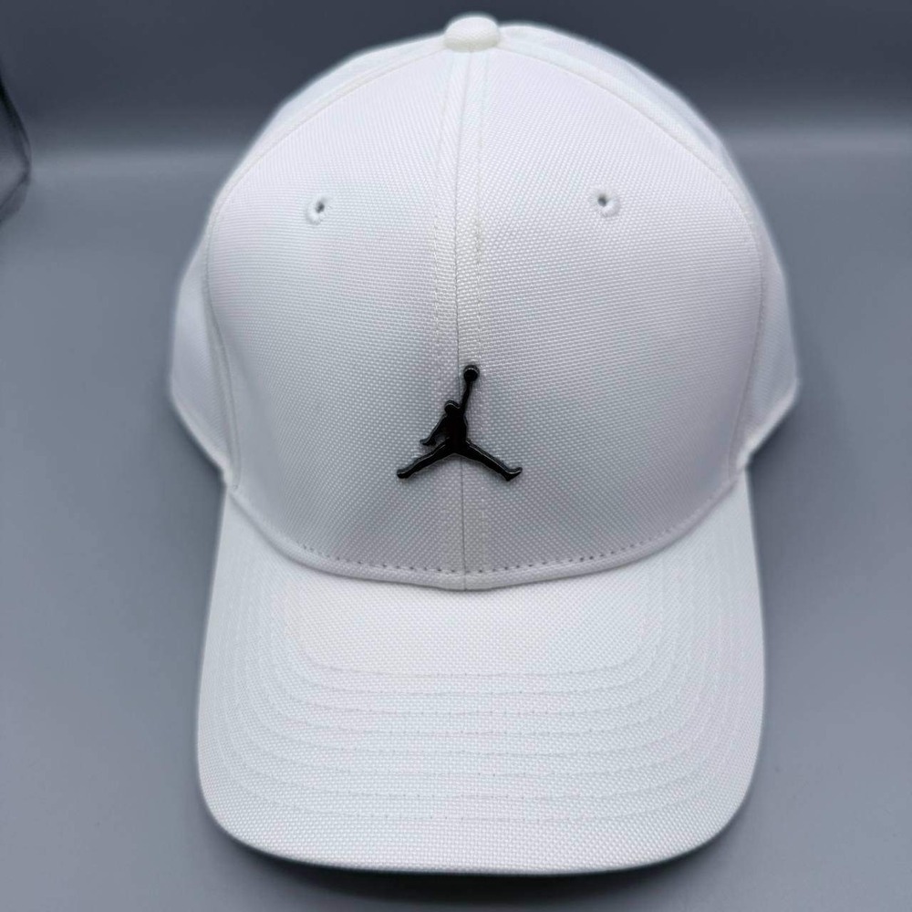 Air Jordan Hat Men Medium-Large White Metal Logo Jumpman Strap‎ Back Cap M-L